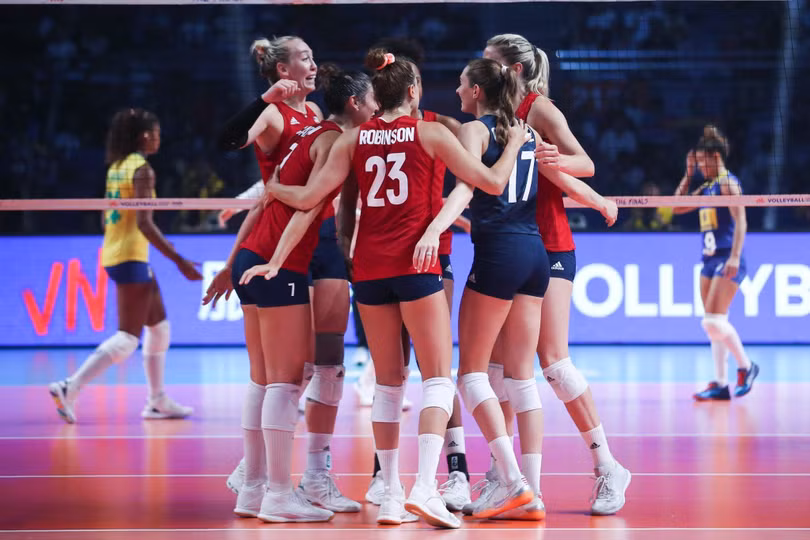 Bóng chuyền Mỹ giành chiếc HCV thứ 39, củng cố ngôi đầu. Ảnh AP