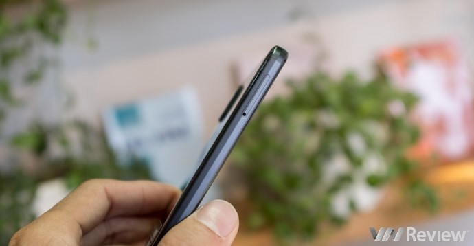 Cận cảnh Sharp Aquos S3 đầu tiên tại Việt Nam: màn tai thỏ 6 inch, Snapdragon 630, giá dự kiến 11 triệu đồng - Ảnh 8