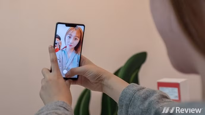 Cận cảnh Sharp Aquos S3 đầu tiên tại Việt Nam: màn tai thỏ 6 inch, Snapdragon 630, giá dự kiến 11 triệu đồng - Ảnh 15