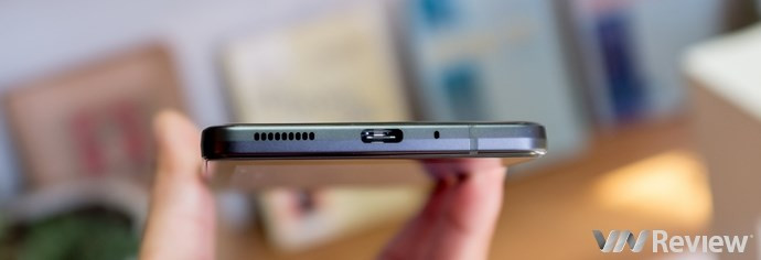 Cận cảnh Sharp Aquos S3 đầu tiên tại Việt Nam: màn tai thỏ 6 inch, Snapdragon 630, giá dự kiến 11 triệu đồng - Ảnh 9