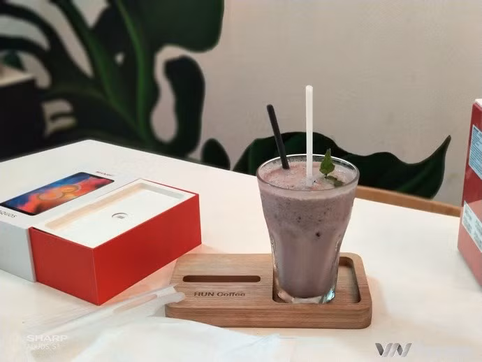 Cận cảnh Sharp Aquos S3 đầu tiên tại Việt Nam: màn tai thỏ 6 inch, Snapdragon 630, giá dự kiến 11 triệu đồng - Ảnh 20