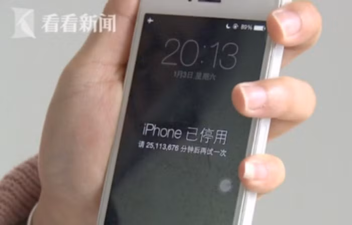 Nhập sai mật khẩu iPhone quá nhiều lần và cái kết bị khóa tới 47 năm - Ảnh 1