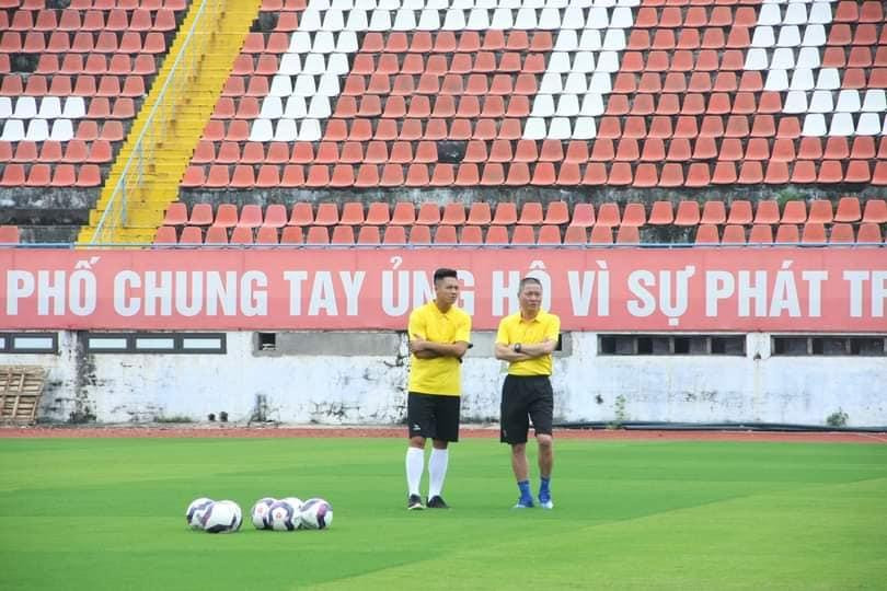 HLV trưởng Chu Đình Nghiêm đã chính thức gia nhập Hải Phòng. Ảnh CLB HP HLV trưởng Chu Đình Nghiêm đã chính thức gia nhập Hải Phòng. Ảnh CLB HP