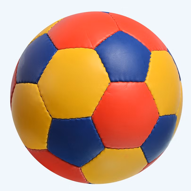 Dạo quanh sân cỏ trong nước và quốc tế. Ảnh AT