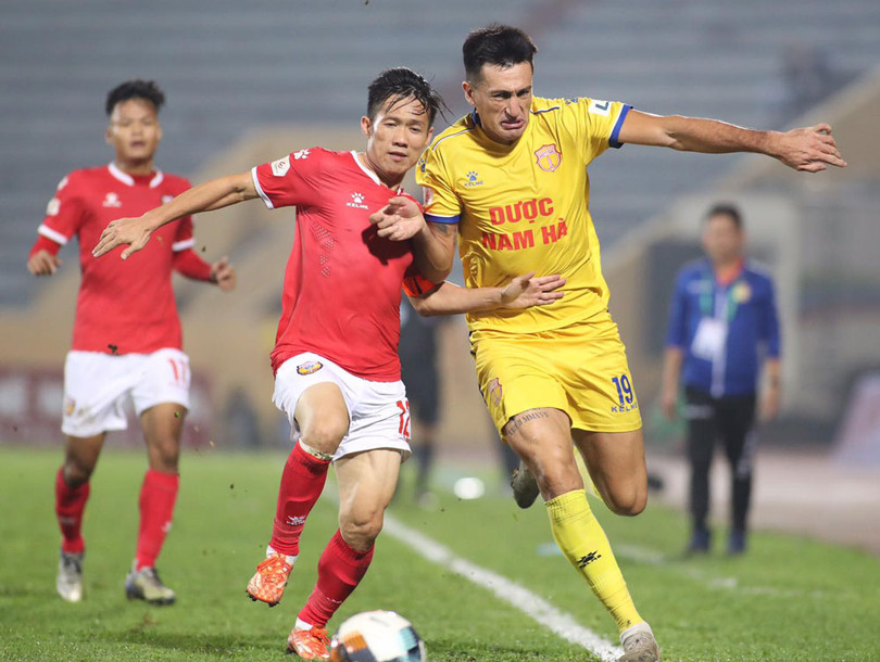 “Lão tướng” Lê Tấn Tài sinh năm 1984 chính là cầu thủ chinh chiến nhiều nhất của tân binh V.League. Ảnh VPF 