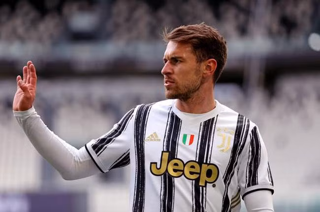 Aaron Ramsey cũng chia tay Juve để gia nhập Rangers, CLB Scotland còn có lựa chọn mua đứt Ramsey trong thỏa thuận với Bianconeri. Ảnh Juve