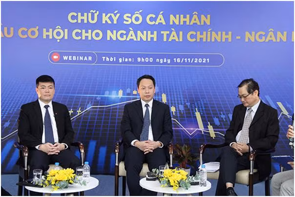 Thứ trưởng Nguyễn Huy Dũng ( người ngồi giữa) tham dự Hội thảo. Ảnh Mic