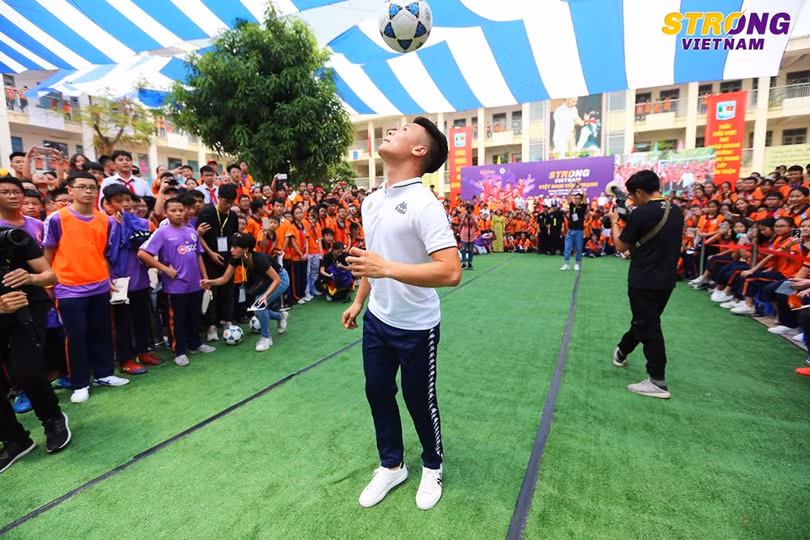 Quảng Hải và đội Hà Nội không đủ điều kiện đá các giải ở châu Á 2020 bởi lý do lãng xẹt. Ảnh HNFC.