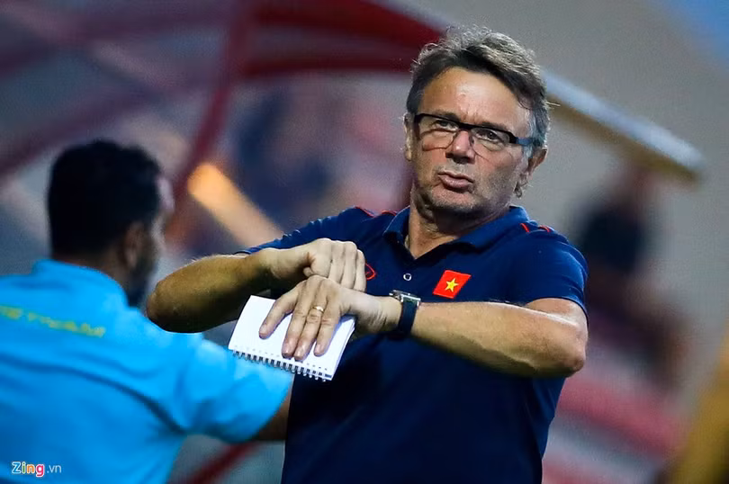 Chuyên gia người Pháp Philippe Troussier, Giám đốc Trung tâm Quỹ đầu tư bóng đá PVF đang là cái tên sáng giá nhất cho chức vụ GĐKT VFF. Ảnh VPF