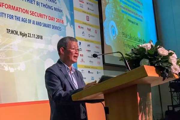 Thứ trưởng Bộ TT&TT Nguyễn Thành Hưng phát biểu trong phiên khai mạc 