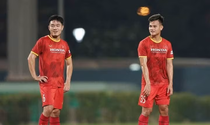 Tấn Tài (phải) là một trong những ngôi sao của bóng đá Bình Định. Ảnh VFF Tấn Tài (phải) là một trong những ngôi sao của bóng đá Bình Định. Ảnh VFF