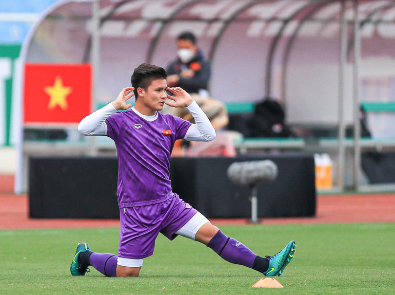 Hiện Hà Nội FC đang cố gắng thuyết phục Quang Hải ngôi sao sáng nhất của sân cỏ Việt Nam tái ký hợp đồng. Ảnh HNFC.