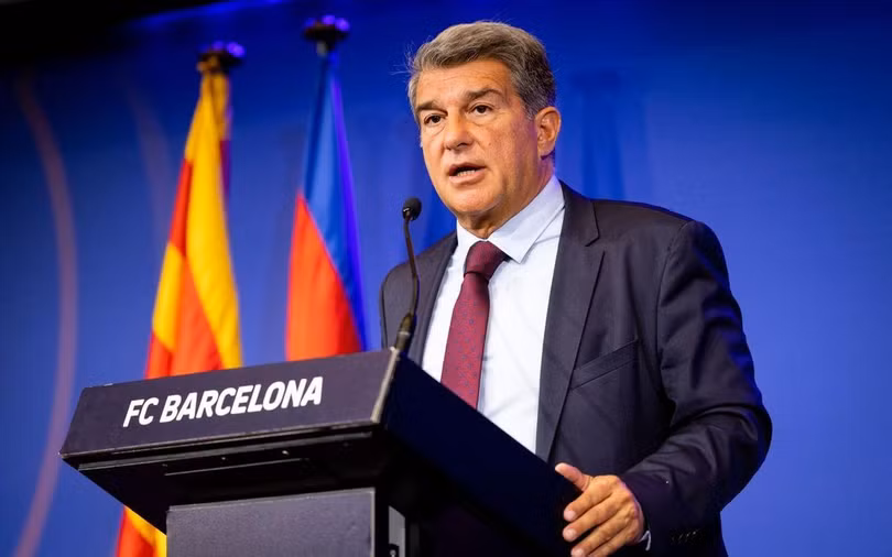 Chủ tịch Joan Laporta quay sang tố cáo người tiền nhiệm trong cuộc họp báo mới đây. Ảnh CLB. Chủ tịch Joan Laporta quay sang tố cáo người tiền nhiệm trong cuộc họp báo mới đây. Ảnh CLB.