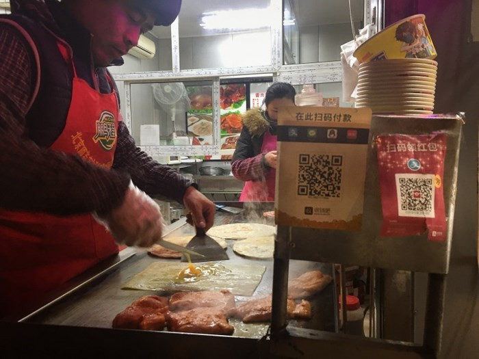 Chùm ảnh: Người dân Trung Quốc và sự 'ám ảnh' với… QR Code - Ảnh 7