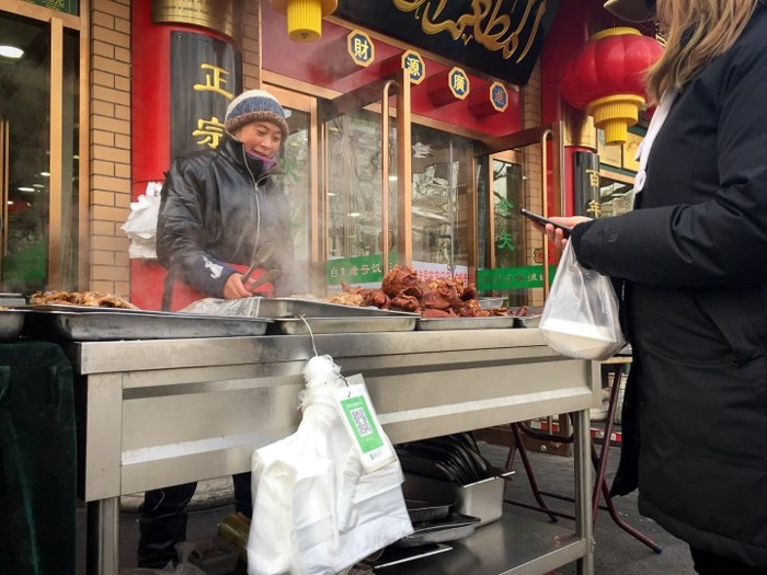 Chùm ảnh: Người dân Trung Quốc và sự 'ám ảnh' với… QR Code - Ảnh 3