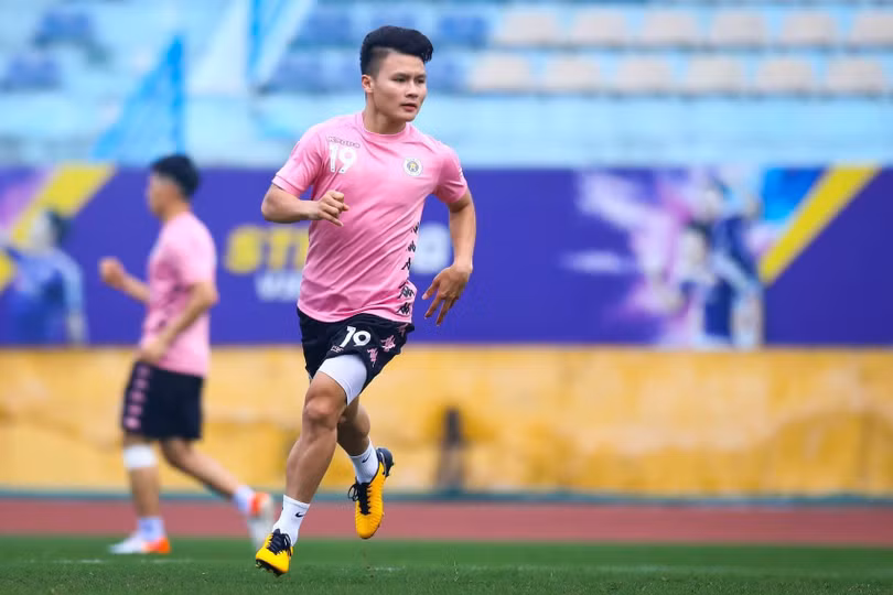 Chúc Quang Hải lên đường "chân cứng, đá mềm". Ảnh QH