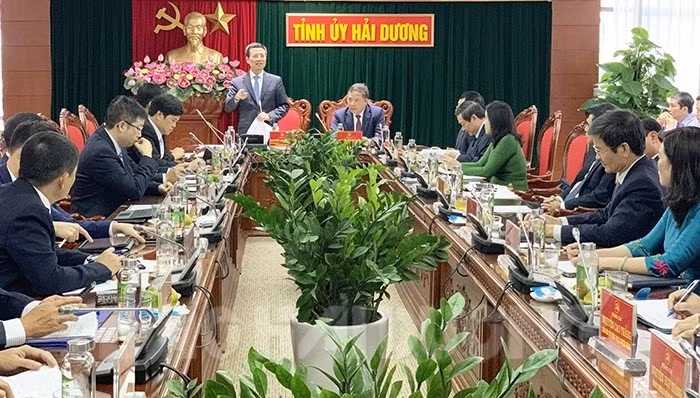 Bộ trưởng Bộ TT&TT Nguyễn Mạnh Hùng phát biểu tại buổi làm việc 