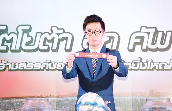 Chàng rể Việt, Giám đốc điều hành Benjamin Tan đang giúp bóng đá Thái nâng tầm. Ảnh FAT