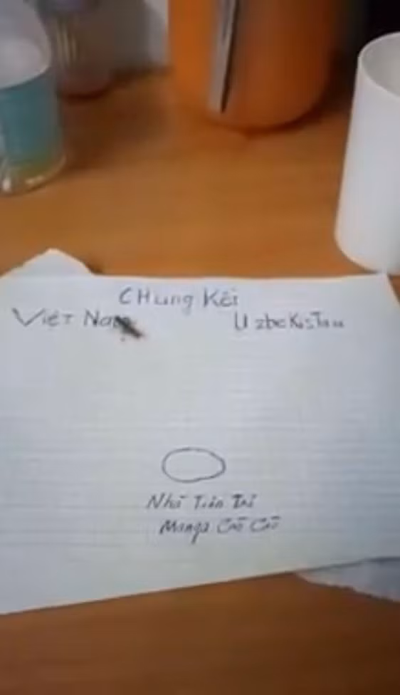 Dân mạng nhờ mèo, gà, cào cào dự đoán trận chung kết của U23 Việt Nam - Ảnh 5