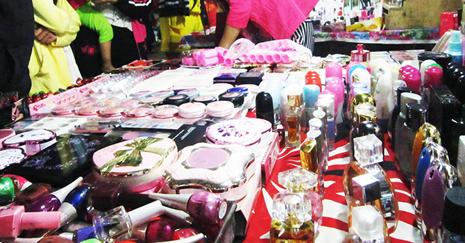 Nhiều khách hàng khiếu nại khi mua mỹ phẩm đã bị dị ứng sau 1 thời gian sử dụng. Ảnh minh họa