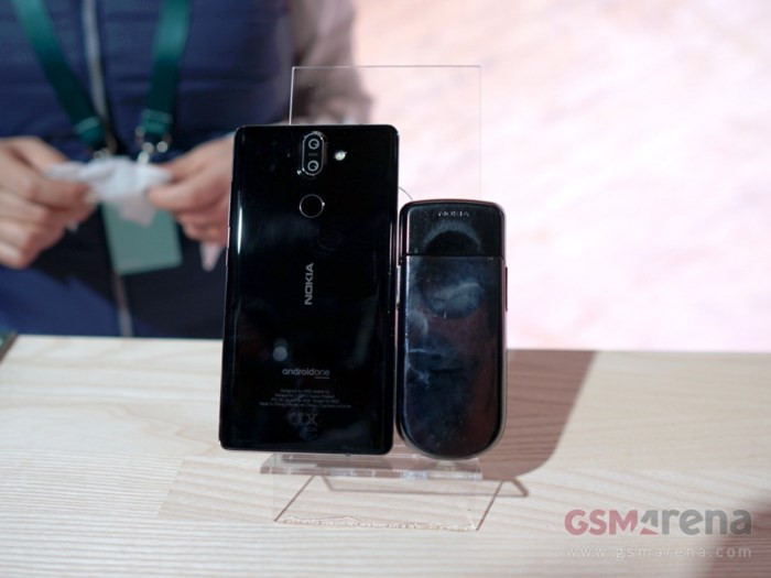 Cách nhau 12 năm, cùng xem sự khác nhau giữa Nokia 8800 Sirocco và Nokia 8 Sirocco - Ảnh 4