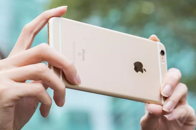 Tôi đã thay pin iPhone nhưng tức giận vì 'sướng thế' sao Apple không nói sớm - Ảnh 1