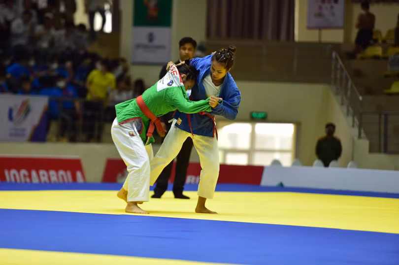 VĐV kurash Tô Thị Trang (Hà Nội, bên trái) mang tấm HCV đầu tiên cho thể thao Việt Nam. Ảnh NT VĐV kurash Tô Thị Trang (Hà Nội, bên trái) mang tấm HCV đầu tiên cho thể thao Việt Nam. Ảnh NT