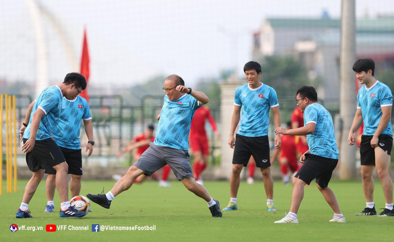 Liệu ông Park sẽ thay đổi gì trước loạt trận play-off này? Ảnh VFF.