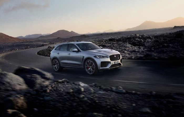 Jaguar F-Pace SVR với công suất 'khủng' thách thức Mercedes - AMG GLS 63 - Ảnh 5