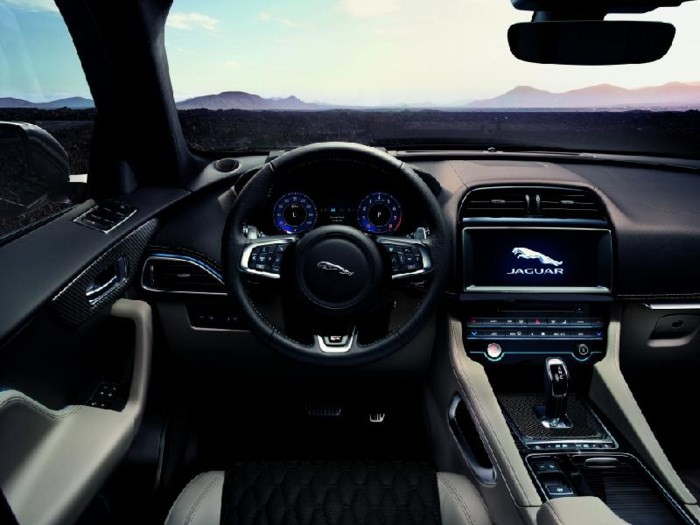 Jaguar F-Pace SVR với công suất 'khủng' thách thức Mercedes - AMG GLS 63 - Ảnh 7