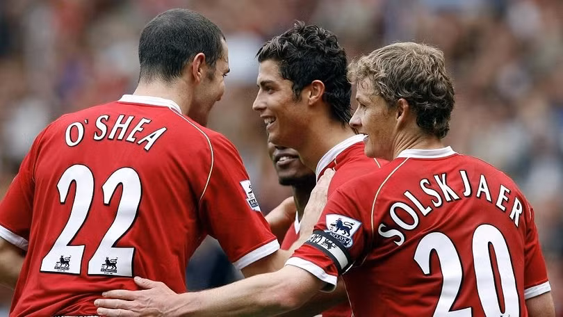 Nhiệm vụ của thầy trò HLV Ole trên sân Old Trafford không chỉ giành 3 điểm mà giải quyết mối quan hệ trên sân giữa Bruno và Ronaldo. Ảnh CNN.