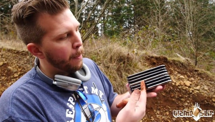 Cần bao nhiêu chiếc iPhone X để có thể chặn được một viên đạn súng lục 9mm? - Ảnh 1