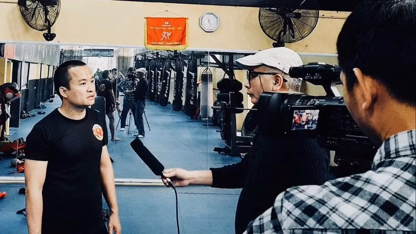 Võ sư Tô Anh Minh “Tôi muốn trong tương lai gần sẽ có võ sinh lò An Minh tham gia đội tuyển tán thủ Việt Nam thi đấu quốc tế”. Ảnh AT