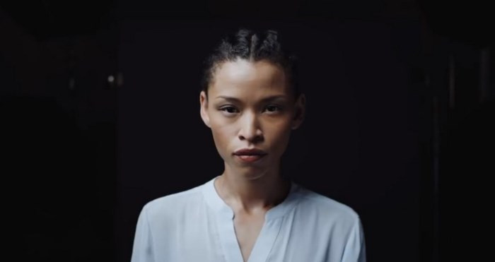 Apple khoe quá trình dày công tạo nên tính năng Portrait Lighting trong quảng cáo mới - Ảnh 1