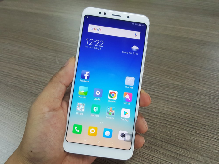 5000 máy Xiaomi Redmi 5 Plus tới tay khách hàng trong ngày đầu mở bán - Ảnh 1