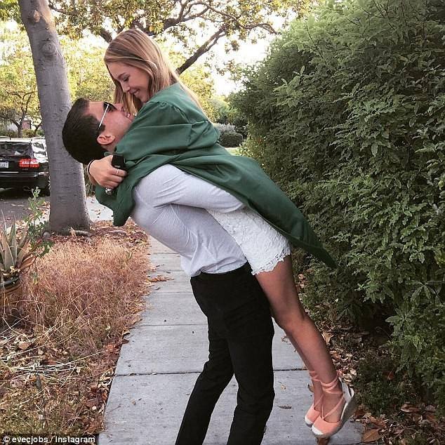 Con gái 19 tuổi xinh đẹp và tài giỏi của Steve Jobs - Ảnh 11