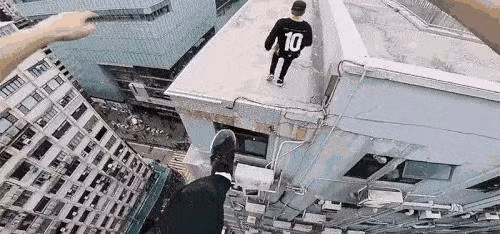 Thót tim với cảnh nhảy parkour qua tòa nhà trọc trời từ góc nhìn của người nhảy - Ảnh 1