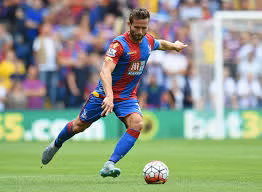 Cầu thủ có dòng máu Việt này 2 lần cùng ĐTQG Pháp tham dự World Cup 2014, cùng 2 kỳ Euro (2012 và 2016). Ảnh CLB Crystal Palace .