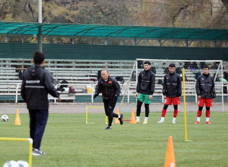 Không khó để thấy U23 Việt Nam sẽ chơi với sơ đồ 3 hậu vệ. Ảnh VFF