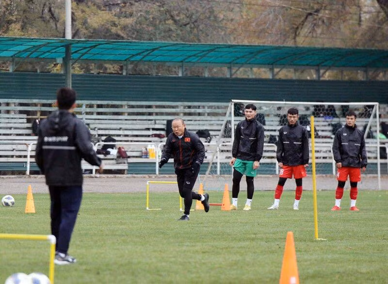 Không khó để thấy U23 Việt Nam sẽ chơi với sơ đồ 3 hậu vệ. Ảnh VFF