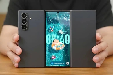 Đập hộp điện thoại gập 3 của Samsung vừa về Việt Nam