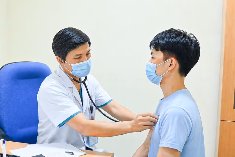 Nam thanh niên vỡ phế nang, khí tràn lên cổ sau 1 tuần ho không dứt