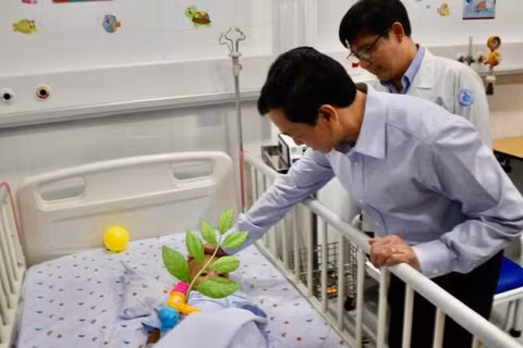 Trẻ bị bạo hành nhiều nhất bởi người thân, cán bộ "né" khi nhận tin báo xâm hại