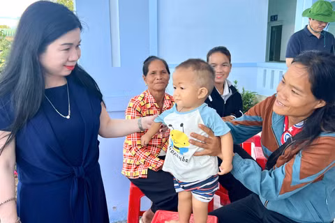 Chữa bệnh gần nhà vẫn có bác sĩ tuyến trên: Người dân hưởng lợi kép