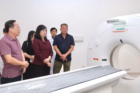 Bộ trưởng Đào Hồng Lan kiểm tra lần cuối trước ngày Bệnh viện Việt Đức cơ sở Ninh Bình hoạt động