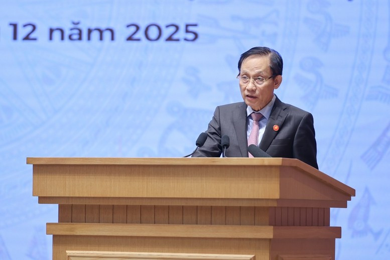 Đồng chí Lê Hoài Trung, Bí thư Trung ương Đảng, Bộ trưởng Bộ Ngoại giao tiếp thu các ý kiến chỉ đạo của Thủ tướng Chính phủ - Ảnh: VGP/Nhật Bắc