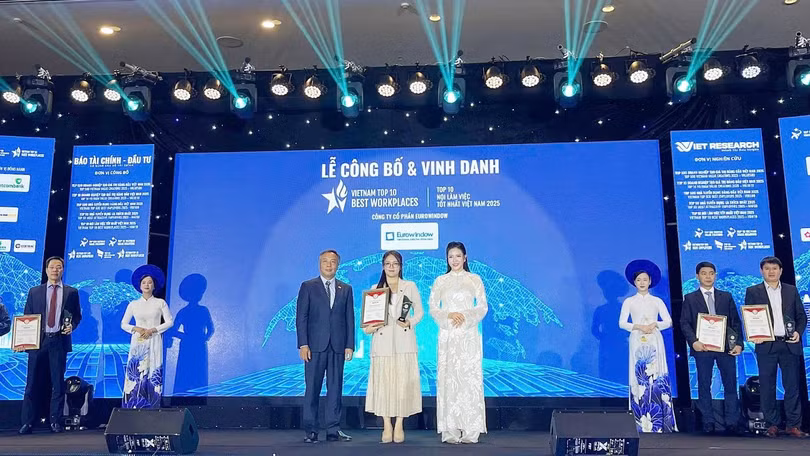 Eurowindow được vinh danh Top 10 Nơi làm việc tốt nhất Việt Nam ngành vật liệu xây dựng