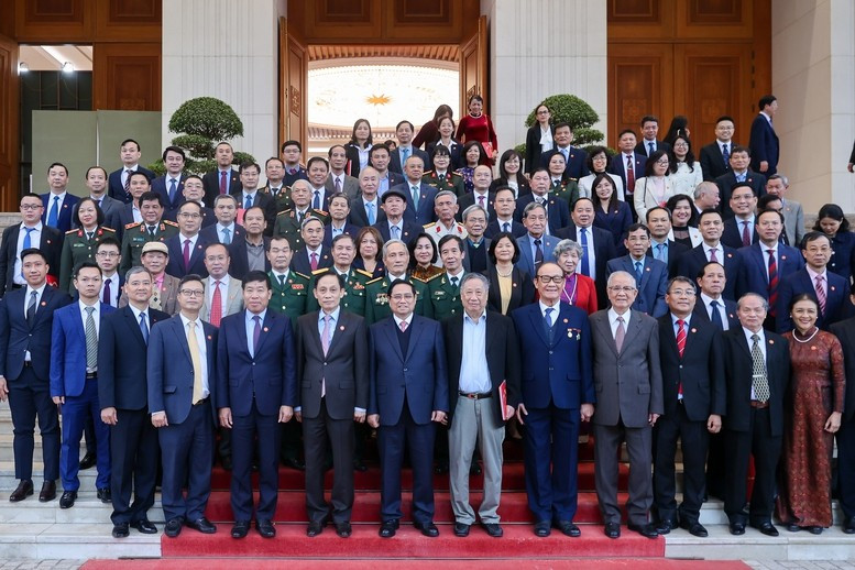 Thủ tướng cùng các đại biểu dự lễ kỷ niệm - Ảnh: VGP/Nhật Bắc