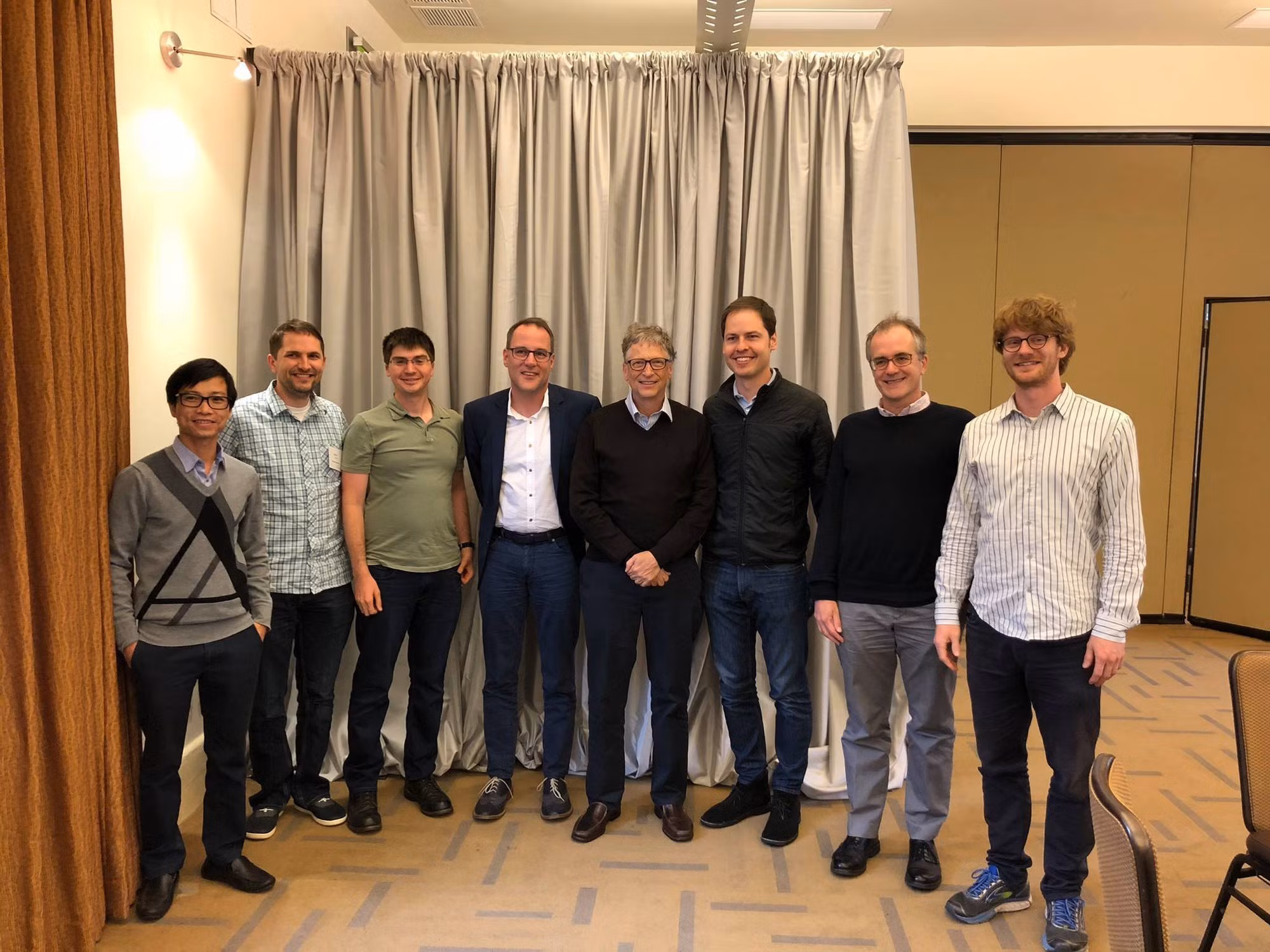 chup-cung-bill-gates.jpg