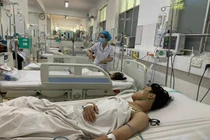 Bệnh viện tuyến cuối ở TP.HCM quá tải bệnh nhân sốt xuất huyết do nhập viện ồ ạt
